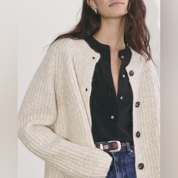 LIKE NEW Everlane Women's Fisherman Cardigan in Heathered Oat, Size SMALL - Picture 4 of 7